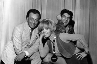 El humorista que cosechó un único enemigo, temía morir olvidado y fue enterrado con su perro