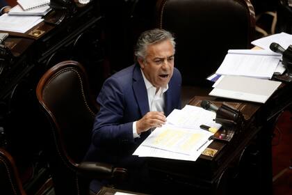 Alfredo Cornejo durante el debate