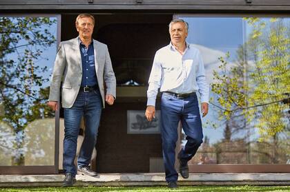 Alfredo Cornejo junto al gobernador electo Rodolfo Suarez