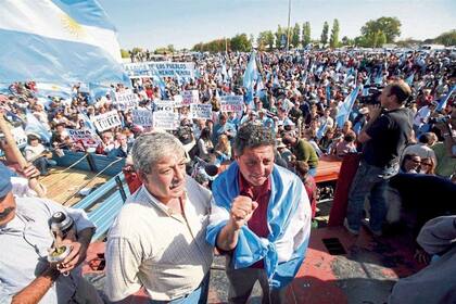 Alfredo Luis De Angeli junto a Eduardo Buzzi, quien entonces era presidente de Federación Agraria Argentina. La relación entre ellos se rompió durante la crisis de "la 125" 