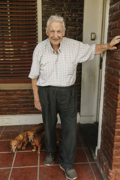 Alfredo Pérez nació un 23 de febrero de 1934; tiene 90 años