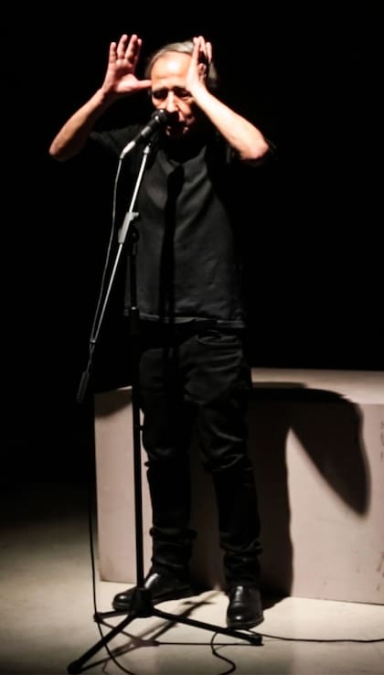 Alfredo Prior en la presentación en el Moderno de "Otras Formas", un disco Florencia Hana Ciliberti, que compila a artistas visuales que hacen música