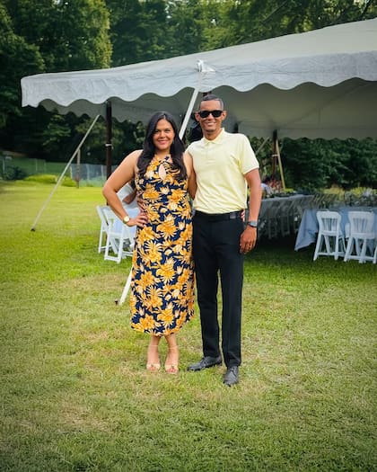 Alfy conoció a su esposa cuando trabajaba en un local en Manhattan; ella era empleada en una cafetería cerca de la zona