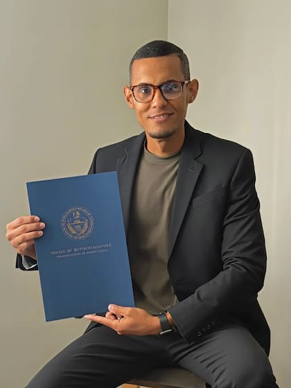 Alfy Tavarez fue reconocido por la Cámara de Representantes en Pensilvania por su contribución a la comunidad latina