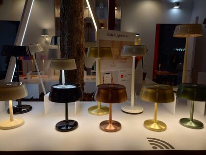 Algo instalado: las pequeñas luces transportables con batería recargable. Para usar en exteriores, crear clima, o llevar de un lado a otro como se hacía con las velas.