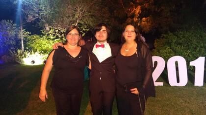 Algo que les agardezco a mi mamá haberme incluclado es el valor por el estudio, cuando terminé el secundario fue otro gran motivo para festejar