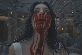 La inquietante serie de Netflix protagonizada por la hija de una argentina que te dejará sin aliento