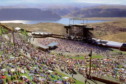Algunas bandas reconocidas como Blink-182, Willie Nelson, Luke Bryan, Bob Dylan y los Red Hot Chili Peppers tocaron en el Anfiteatro Gorge