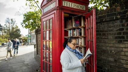 Algunas cabinas telefónicas funcionan ahora como librerías al paso