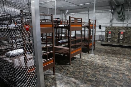 Algunas camas están equipadas con un colchón y almohadas