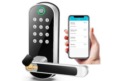 Algunas cerraduras, como esta de Gadnic, permiten usar una app, una clave numérica, una huella digital o una llave convencional para abrir la puerta