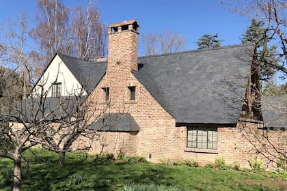Algunas coincidencias entre Apple Park y la antigua casa de Jobs es que ambas están rodeadas de naturaleza y cuentan con un espacio central que conecta con el resto del lugar