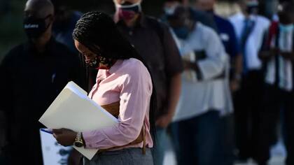 Algunas compañías separan a los empleados por grupos para informar sobre los despidos