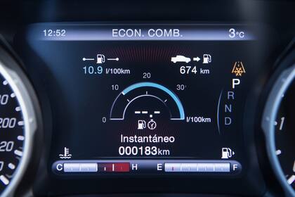 Algunas computadoras de viaje ayudan a ver los consumos promedio e instantáneo, y la autonomía