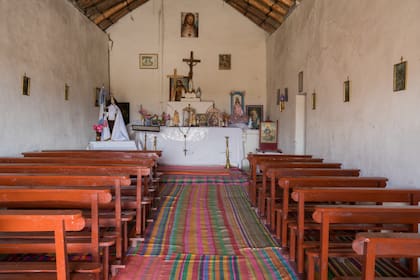 Algunas de las alfombras que recubren el piso de la capilla tienen más de 200 años.