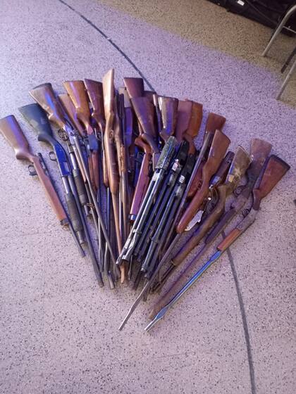 Algunas de las armas entregadas en los puestos móviles del Plan Nacional de Entrega Voluntaria de Armas en Rosario