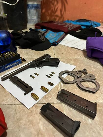 Algunas de las armas que tenía la familia dedicada al narcomenudeo