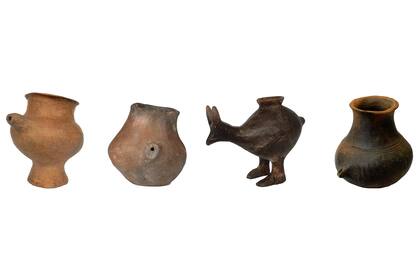 Algunas de las "mamaderas" encontradas en diferentes lugares de Europa