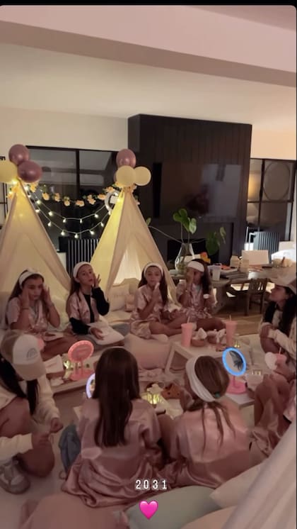 Algunas de las niñas se quedaron a dormir y se dividieron con una sesión de spa que incluyó mascarillas faciales (Foto: Instagram @wanda_nara)