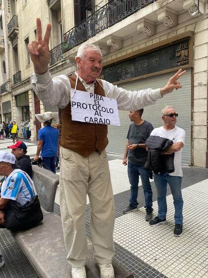 Algunas de las pancartas en la marcha