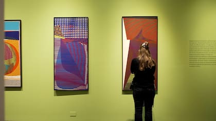 Algunas de las pinturas de Orlandi exhibidas en el Sívori