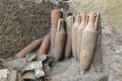 Algunas de las vasijas que se encontraron en la construcción donde vivió sus últimos años Augusto