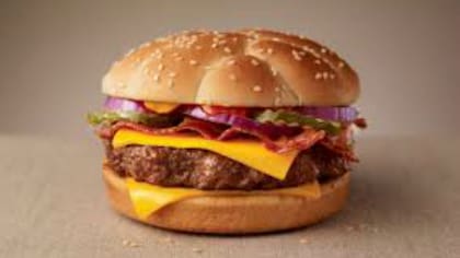 Algunas hamburguesas en EE.UU. tienen ADN de rata y humano, confirmó un estudio