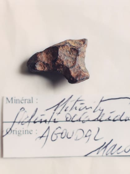 Algunas invitaciones al desfile de Christian Dior incluían fragmentos de meteoritos marroquíes