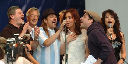 Algunas personalidades apoyaron a la presidenta desde su asunción