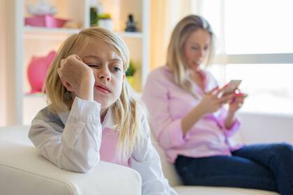 Algunas personas se apegan tanto a sus dispositivos que experimentan ansiedad por separación cuando no los tienen a mano