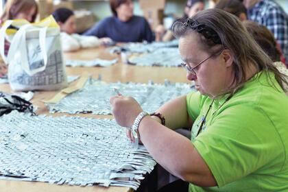Algunas prendas se realizan en la Asociación Laboral para adultos con Discapacidad intelectual