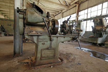 Algunas razones del fracaso fueron los altos costos de mantenimiento de la empresa, la baja productividad y, finalmente, el desarrollo del caucho sintético