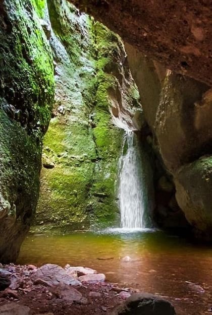 Algunas teorías aseguran que en esta cueva daban a luz algunas mujeres del pueblo comechingón. No se encontraron aún registros históricos pero es un relato popular que circula en la zona.