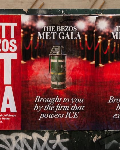 Alguno de los afiches contra la Met Gala que tiene como protagonista a Jeff Bezos