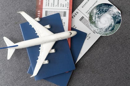 Algunos aeropuertos decidieron cerrar sus operaciones, mientras que los cruceros cambiaron sus destinos; los trenes son el transporte más afectado por la llegada del huracán Milton