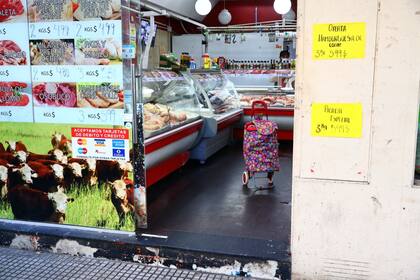 Algunos comercios abrieron durante la tarde