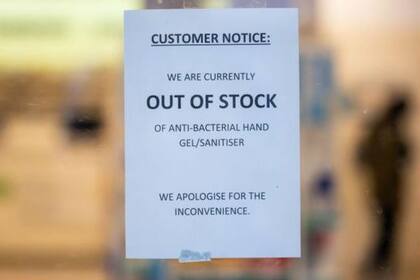 Algunos comercios informan de que se agotaron los geles desinfectantes de mano