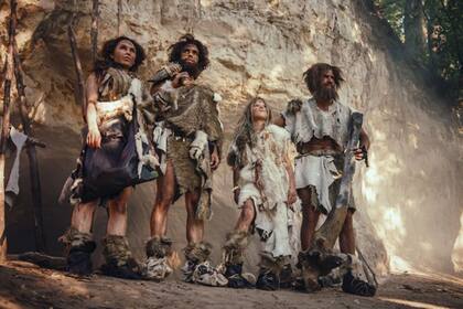 Algunos creen que nuestros ancestros antiguos eran monógamos seriales y debían aparearse con individuos fuera de su tribu para mantener la población