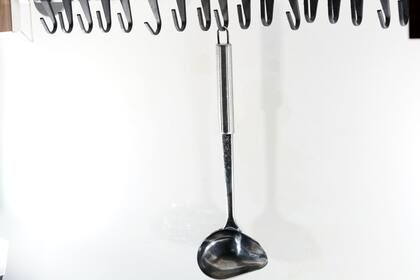 Algunos cucharones salseros tienen picos vertedores