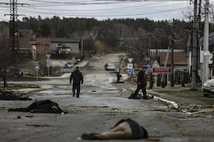 Las tropas rusas perpetran una masacre en Bucha, un suburbio de Kiev, antes de retirarse