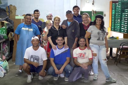 Algunos de los colaboradores del comedor Corazones Abiertos de Amalia