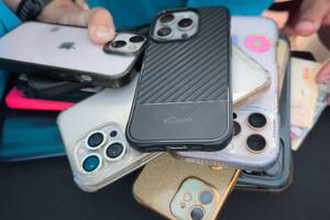 Atraparon a un ladrón con 12 celulares robados en una fiesta electrónica en Costanera Norte