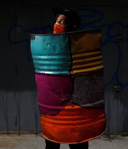 Algunos de los escudos en las protestas en Caracas