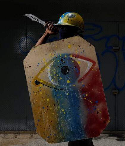 Algunos de los escudos en las protestas en Caracas