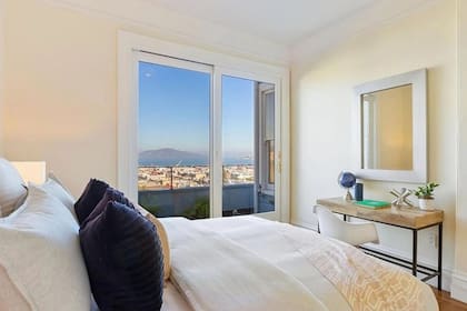 Algunos de los espacios de la casa tiene vistas al Parque Estatal Angel Island