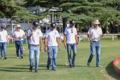 Algunos de los instructores durante la práctica