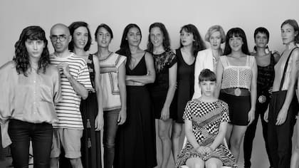 Algunos de los participantes de este capítulo discográfico; en el centro, la chica de tapa