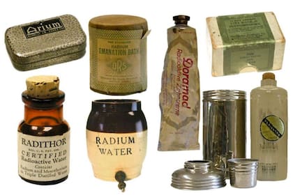 Algunos de los productos fabricados con radio que se ofrecían como milagrosos en los años ´20