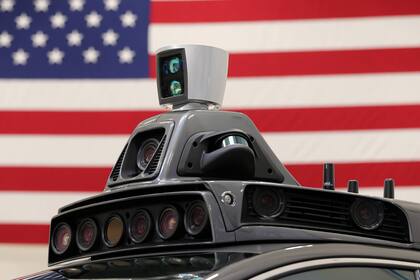 Algunos de los sensores que llevaba un Volvo autónomo en 2016. Los autos actuales llevan un equipamiento similar (radar, láser, cámaras) pero de un tamaño reducido