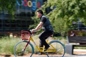 El polémico plan de Google de recortar el sueldo a empleados de EE.UU. que trabajan desde su casa
